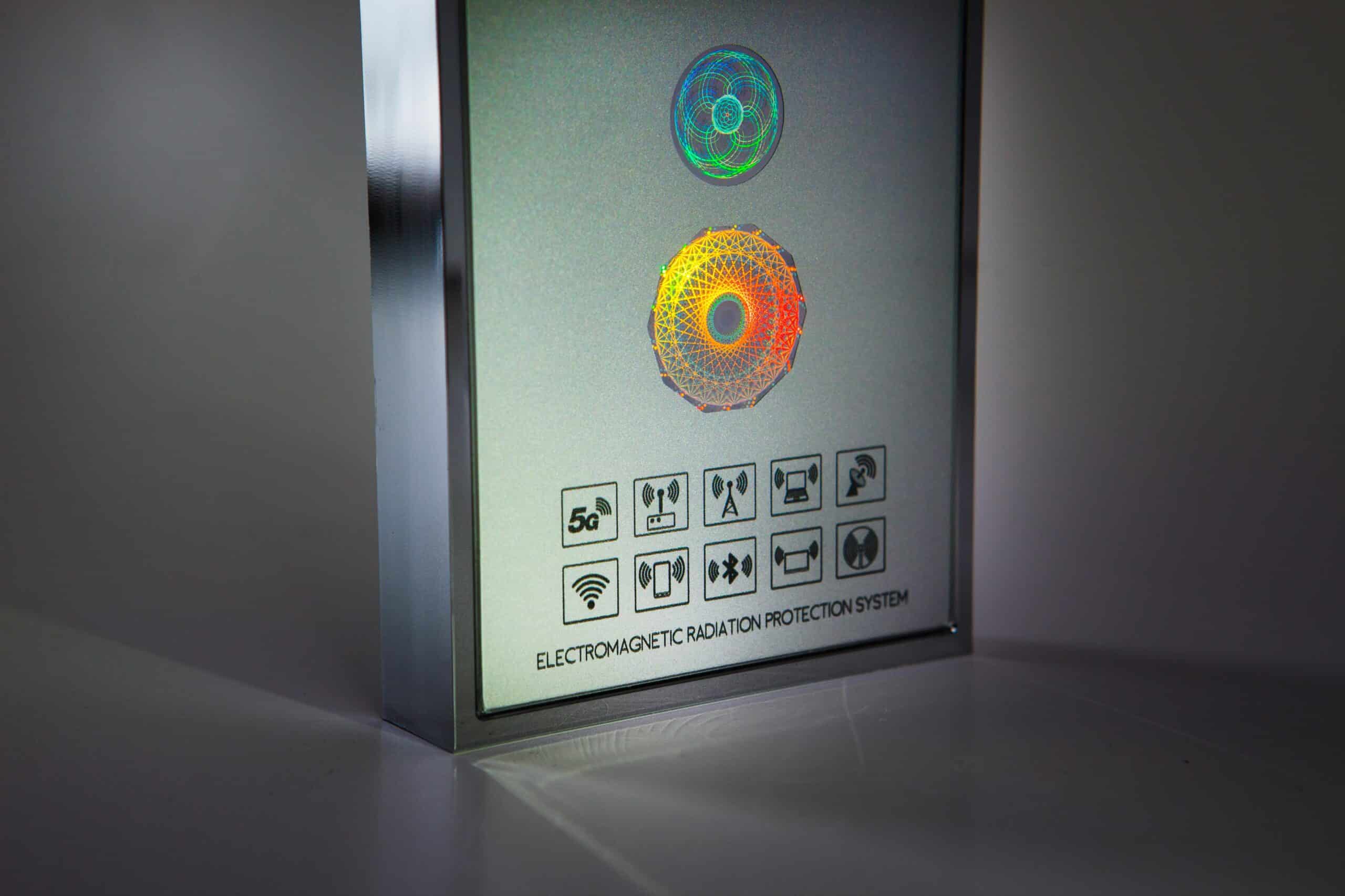 BioSpace 8V11 Diamond electromagnetic radiation protection system displayed in a sleek rectangular design with colored indicators, featuring icons related to 5G and other connectivity options.